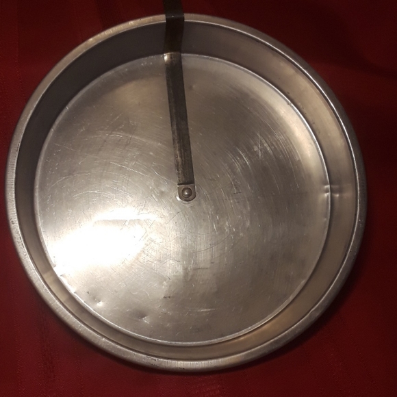 Vintage Worthore Aluminum pie pan - Picture 3 of 4